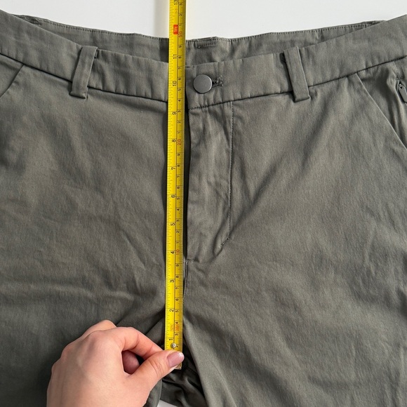 Lululemon Mens Commission Shorts Sz 30 Army Olive Green Chino 9” Classic Pockets - Picture 4 of 11